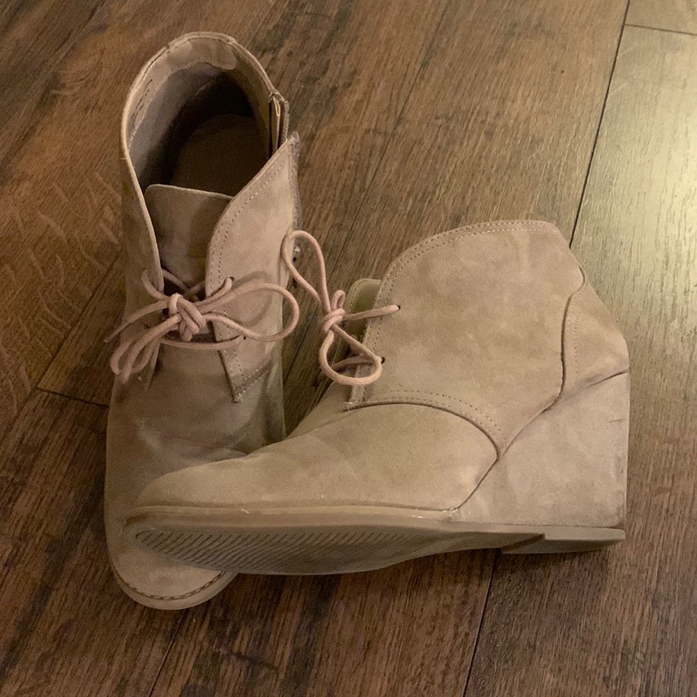 Women’s beige wedge bootie